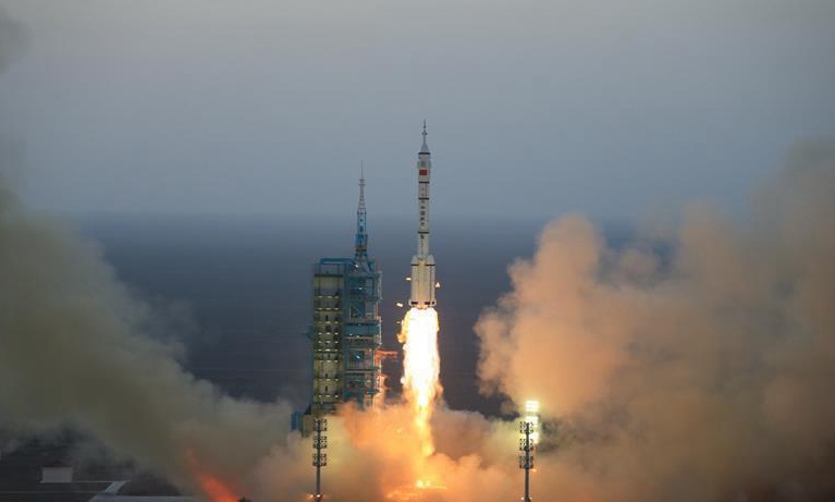 神舟十一号载人飞船发射成功